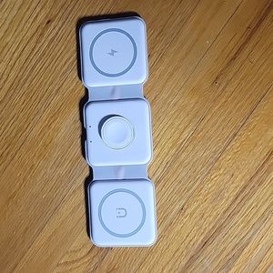 Triple option charging port, White